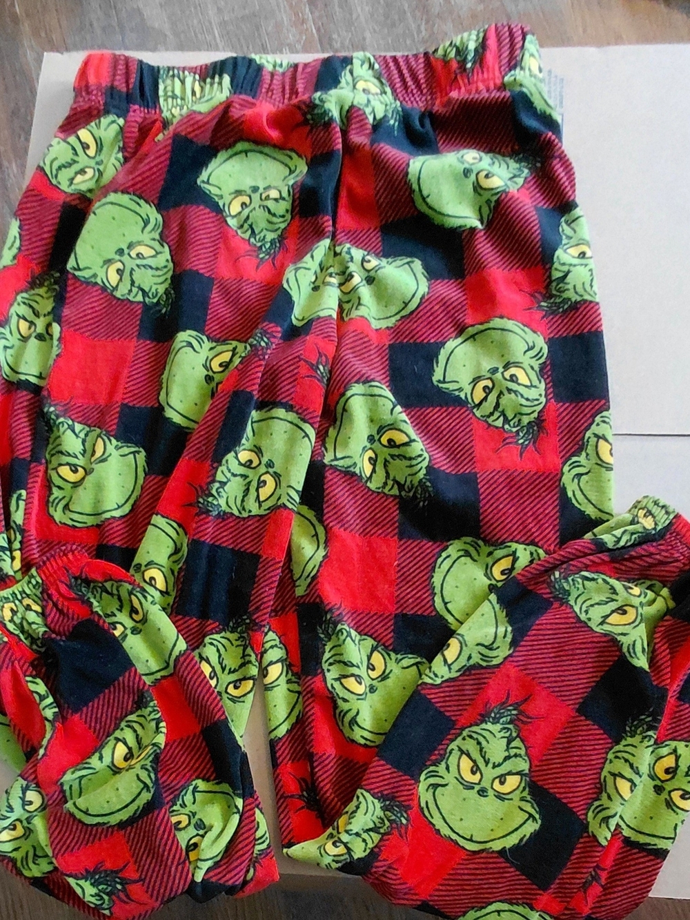 Women’s Grinch Plaid Sleep Pants - Red & Black